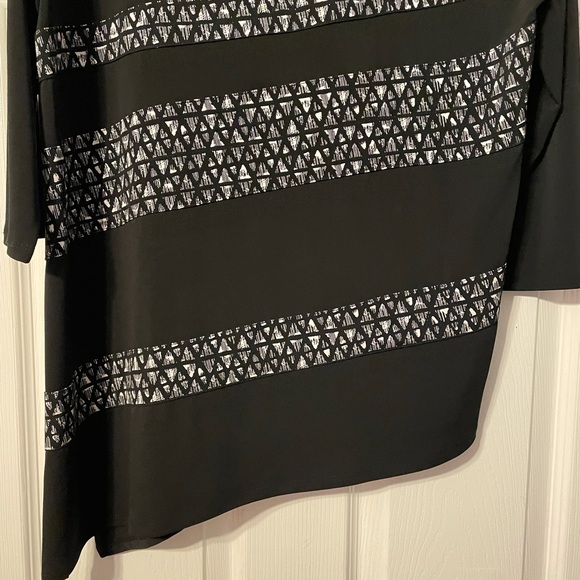Alfred Dunner Asymmetrical Geometric Print Blouse - Picture 3 of 12